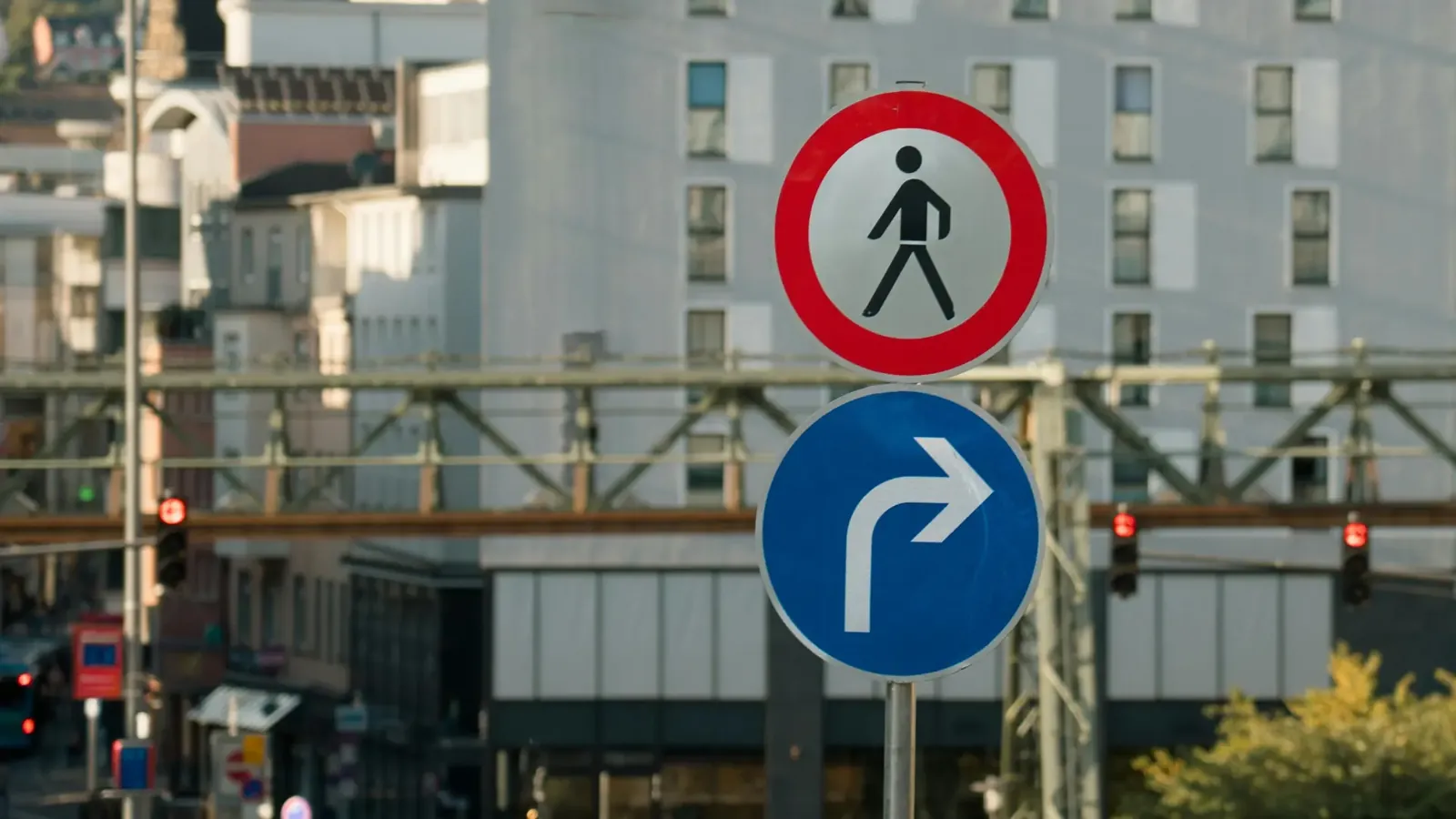 Street road signs to learn when converting an international driving licence